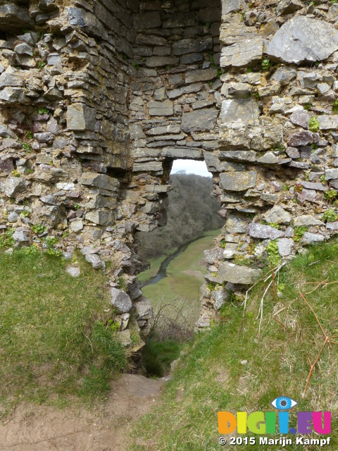 FZ012399 Pennard Castle Three Cliffs Bay